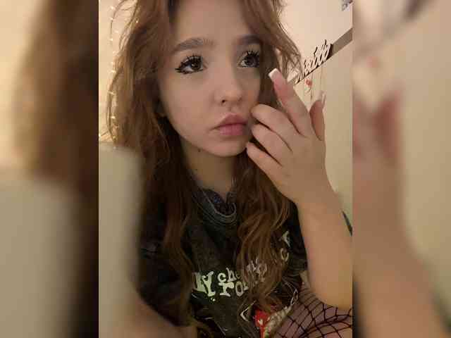 LittleDilara webcam