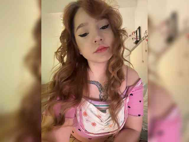 LittleDilara webcam