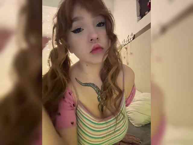 LittleDilara webcam