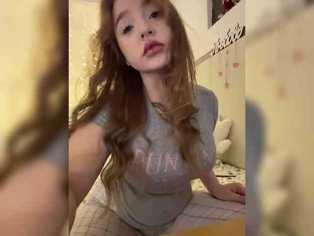 LittleDilara webcam
