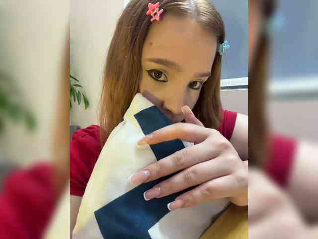 LittleDilara webcam