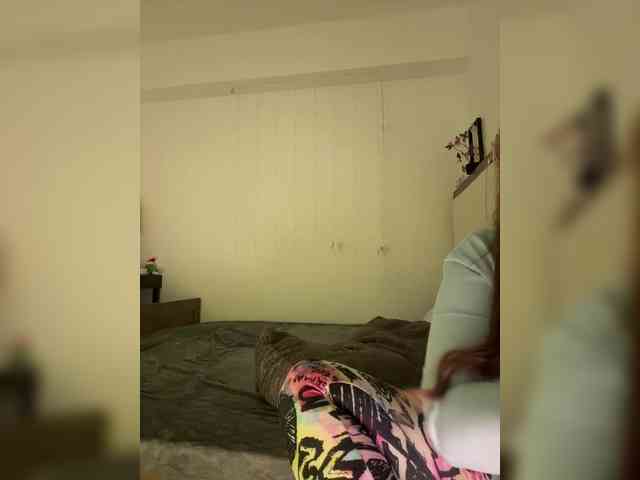 LittleDilara webcam