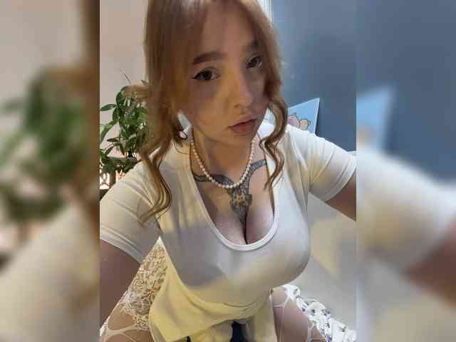 LittleDilara webcam