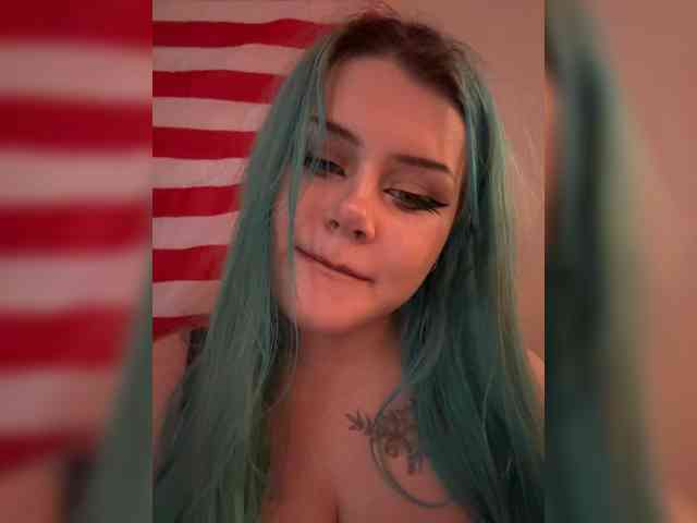 Miss_Nestle webcam