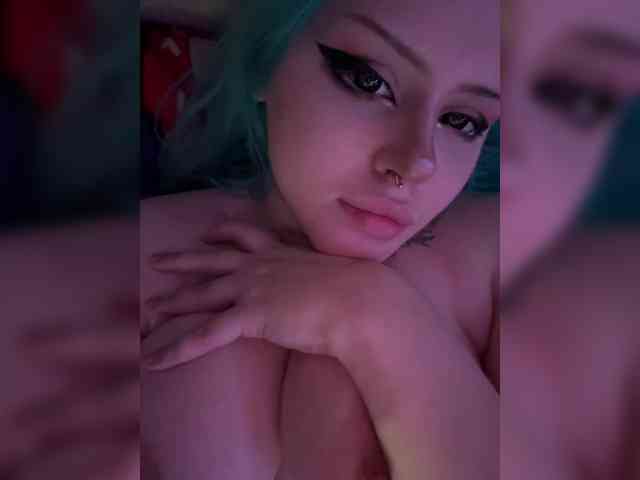 Miss_Nestle webcam