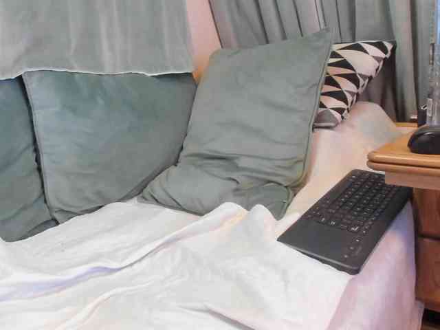 Dirty-Bya webcam