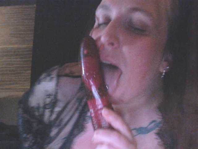 Harleyslut's BongaCams show and profile