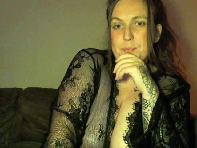 Harleyslut live cam on BongaCams