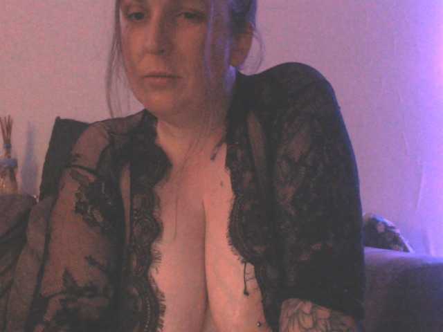 Harleyslut live cam on BongaCams