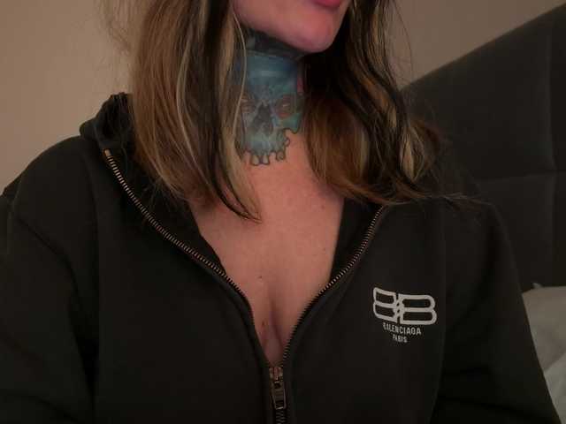 iiixbostonxiii's BongaCams show and profile