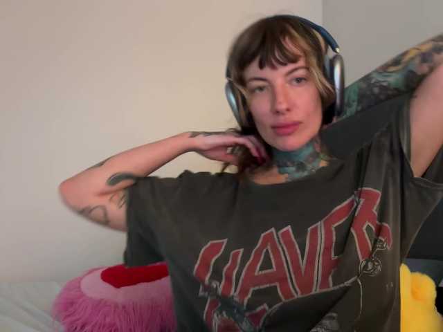 iiixbostonxiii's BongaCams show and profile