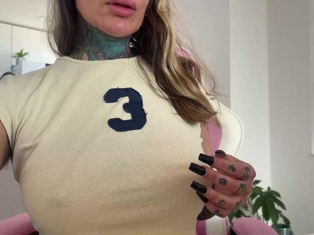 iiixbostonxiii live cam on BongaCams