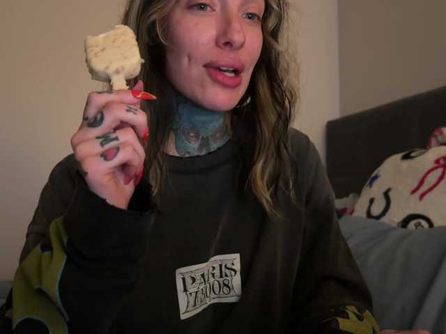 iiixbostonxiii's BongaCams show and profile