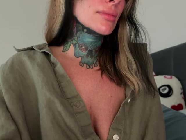 iiixbostonxiii's BongaCams show and profile