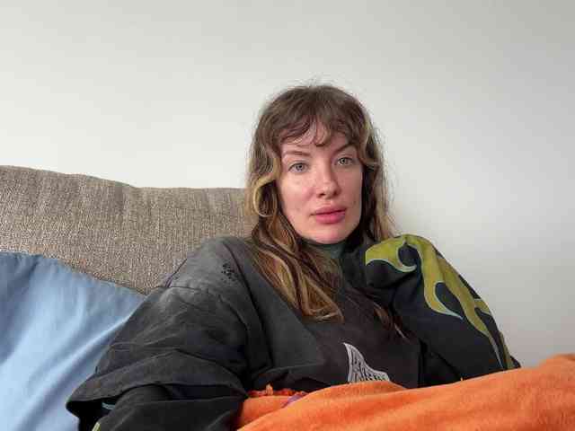 Airgeadx's cam show statistics and live stream