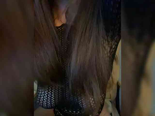 Model: Alisia_Purr