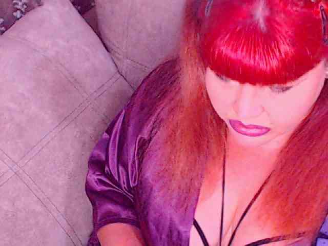 RedBustyX webcam