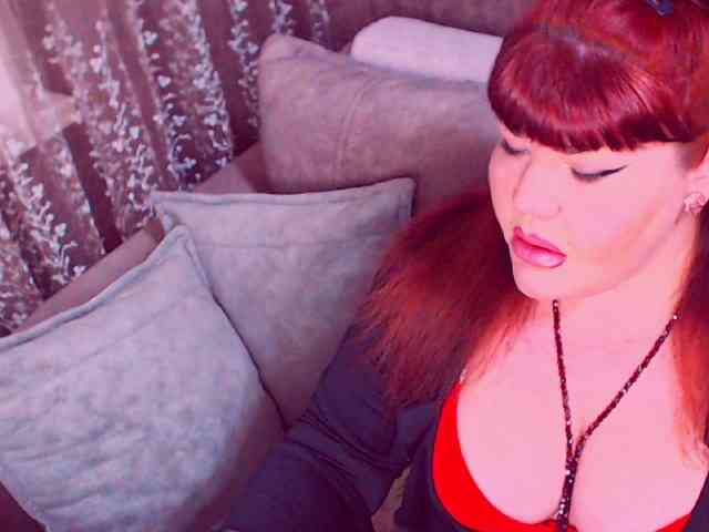 RedBustyX webcam