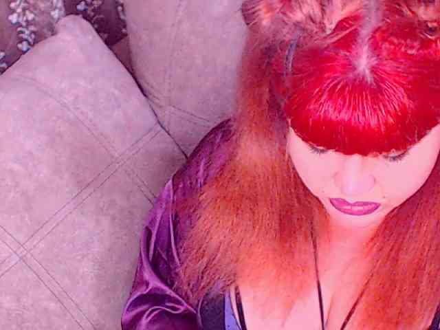 RedBustyX webcam