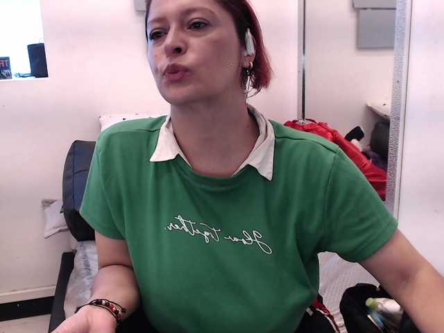 le modèle evatwiss est en webcam porno dans un show sur le site bongacams, il possède les tags suivants: Latino/Hispanic,Redhead,Hairy