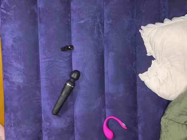 AllHolesLoveGirl webcam