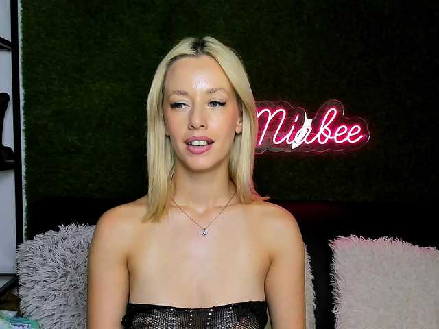 MiaBeeX live cam on BongaCams