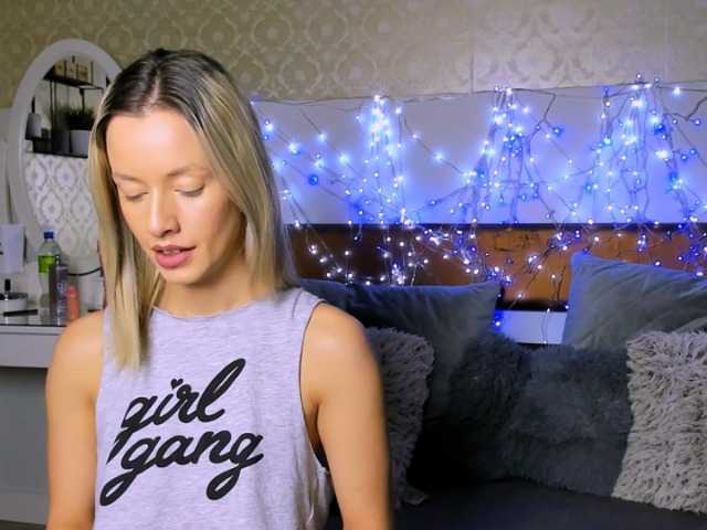 MiaBeeX live cam on BongaCams