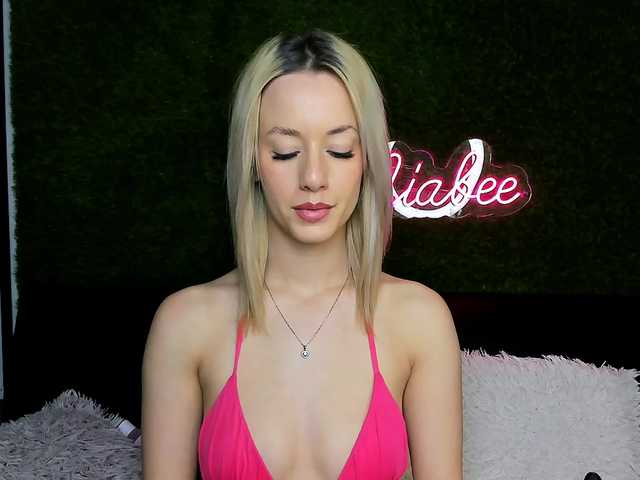 MiaBeeX