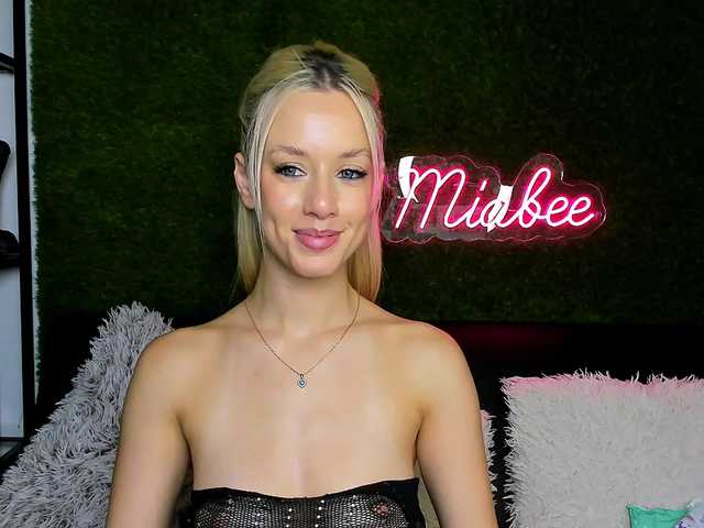 MiaBeeX live cam on BongaCams