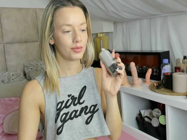 MiaBeeX live cam on BongaCams