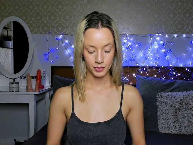 MiaBeeX live cam on BongaCams