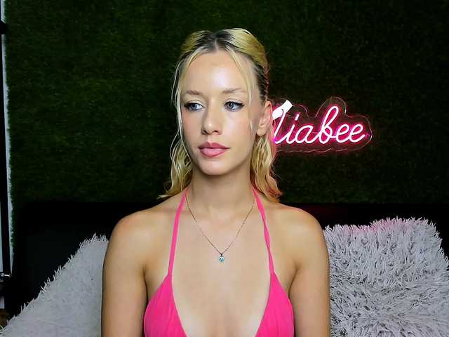 MiaBeeX