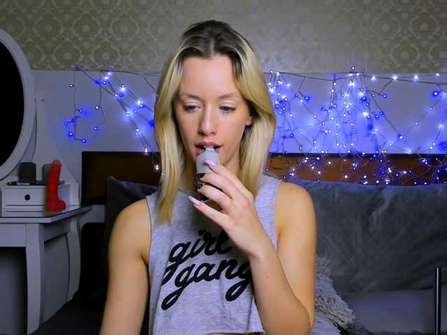 MiaBeeX live cam on BongaCams