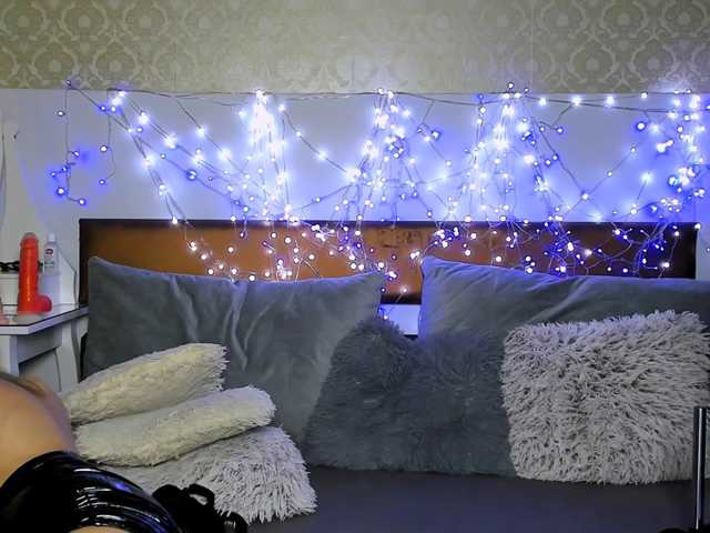 MiaBeeX live cam on BongaCams