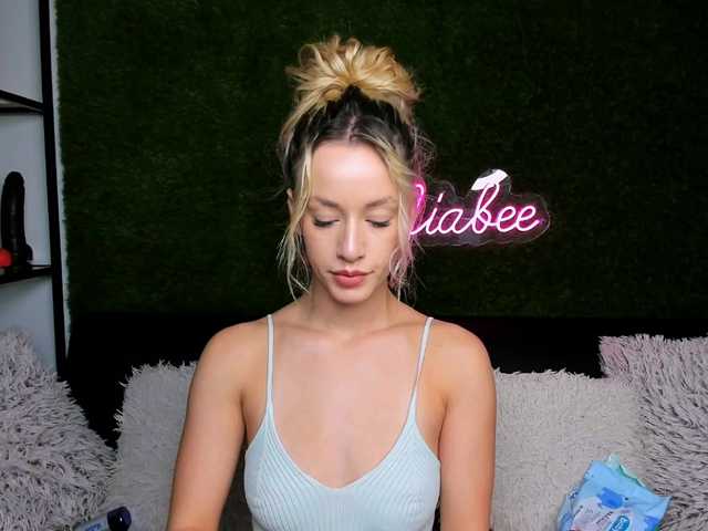 MiaBeeX