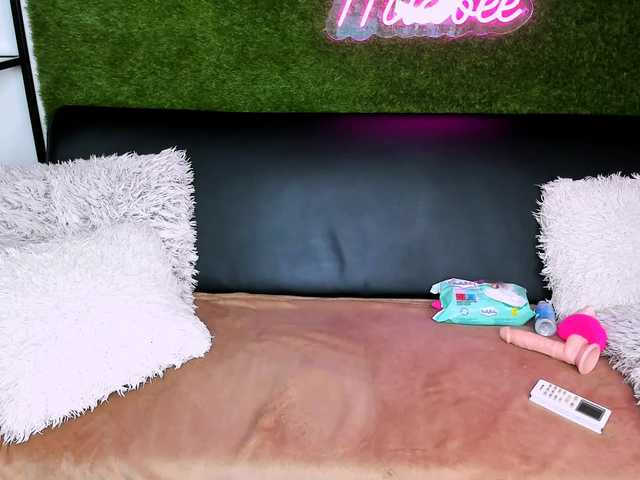 MiaBeeX live cam on BongaCams