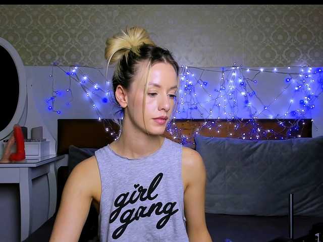 MiaBeeX live cam on BongaCams