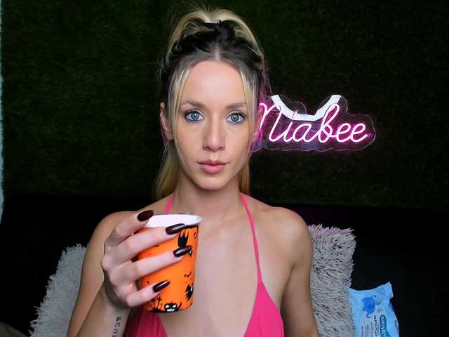 MiaBeeX