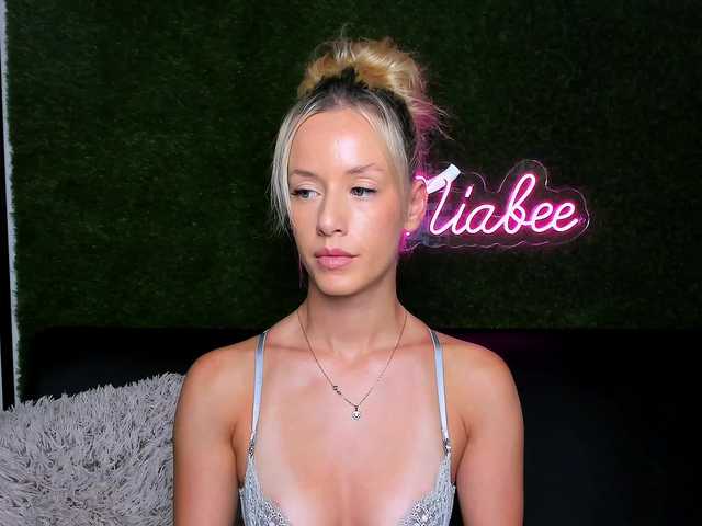 MiaBeeX