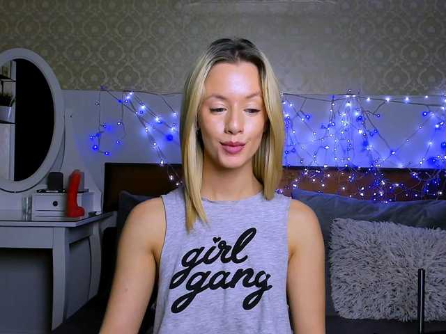 MiaBeeX live cam on BongaCams
