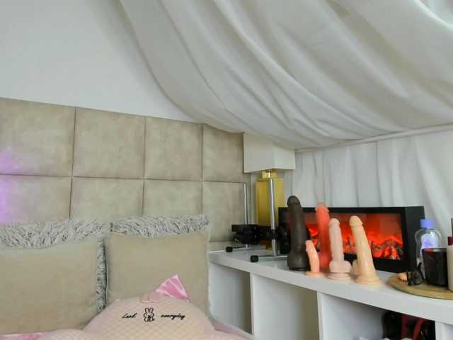MiaBeeX live cam on BongaCams