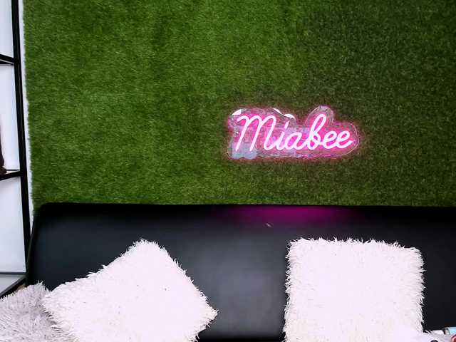 MiaBeeX live cam on BongaCams