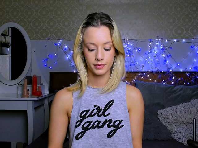 MiaBeeX live cam on BongaCams