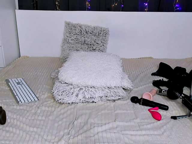 MiaBeeX live cam on BongaCams
