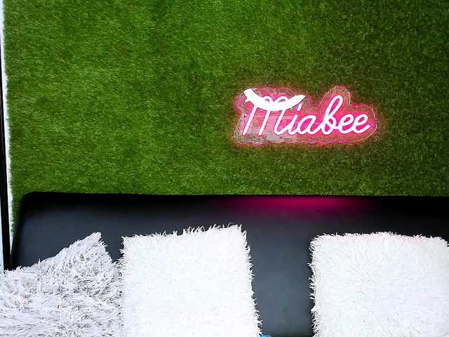 MiaBeeX
