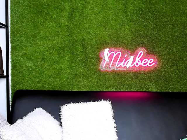 MiaBeeX live cam on BongaCams