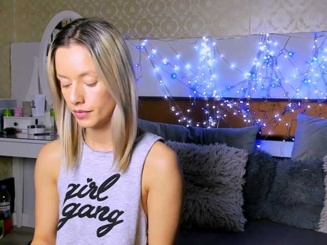 MiaBeeX live cam on BongaCams