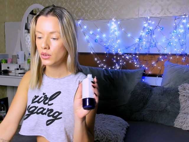 MiaBeeX live cam on BongaCams