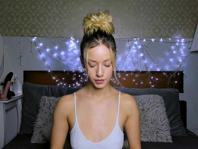 MiaBeeX live cam on BongaCams