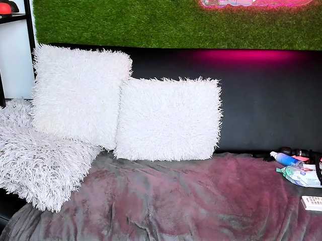MiaBeeX live cam on BongaCams